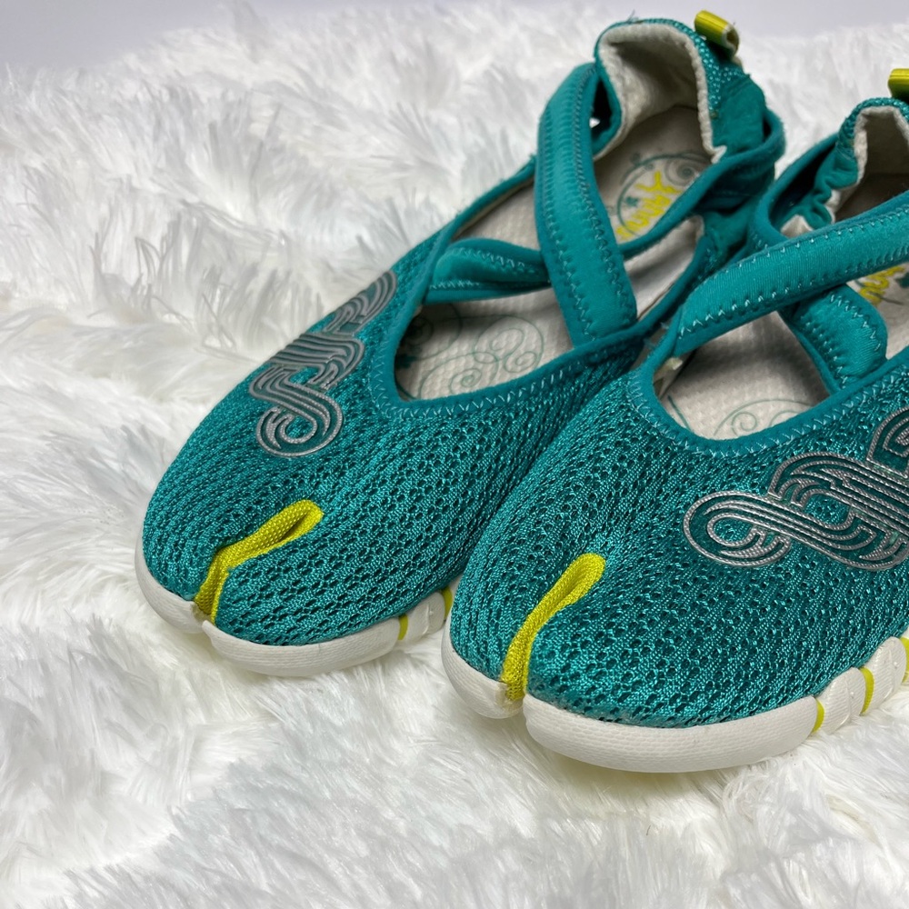 Ahnu Women’s Yoga Split Round Toe Cross Training Shoes - Picture 2 of 10